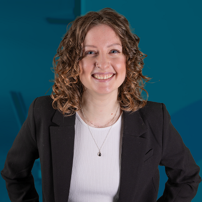 Frau Julia Göcke